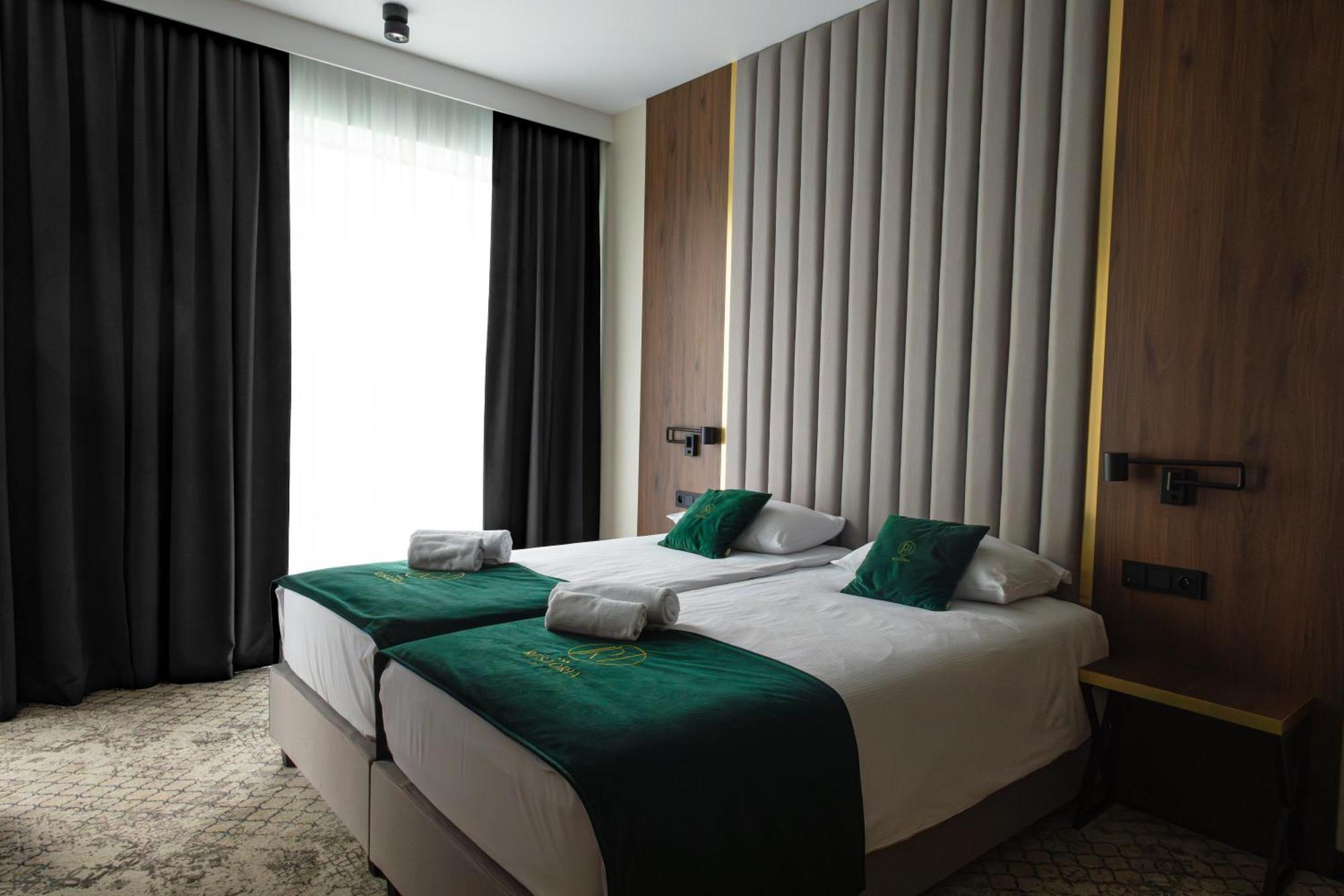 Restoria Hotel*** ราจินโปดลาสกี ภายนอก รูปภาพ
