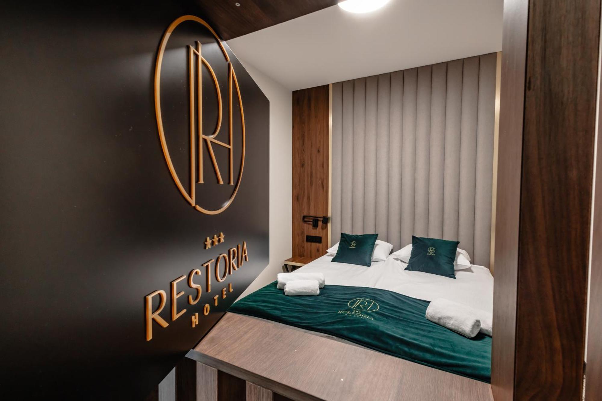 Restoria Hotel*** ราจินโปดลาสกี ภายนอก รูปภาพ
