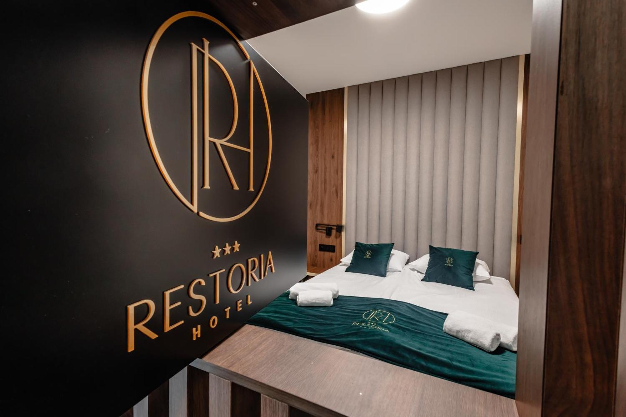 Restoria Hotel*** ราจินโปดลาสกี ภายนอก รูปภาพ