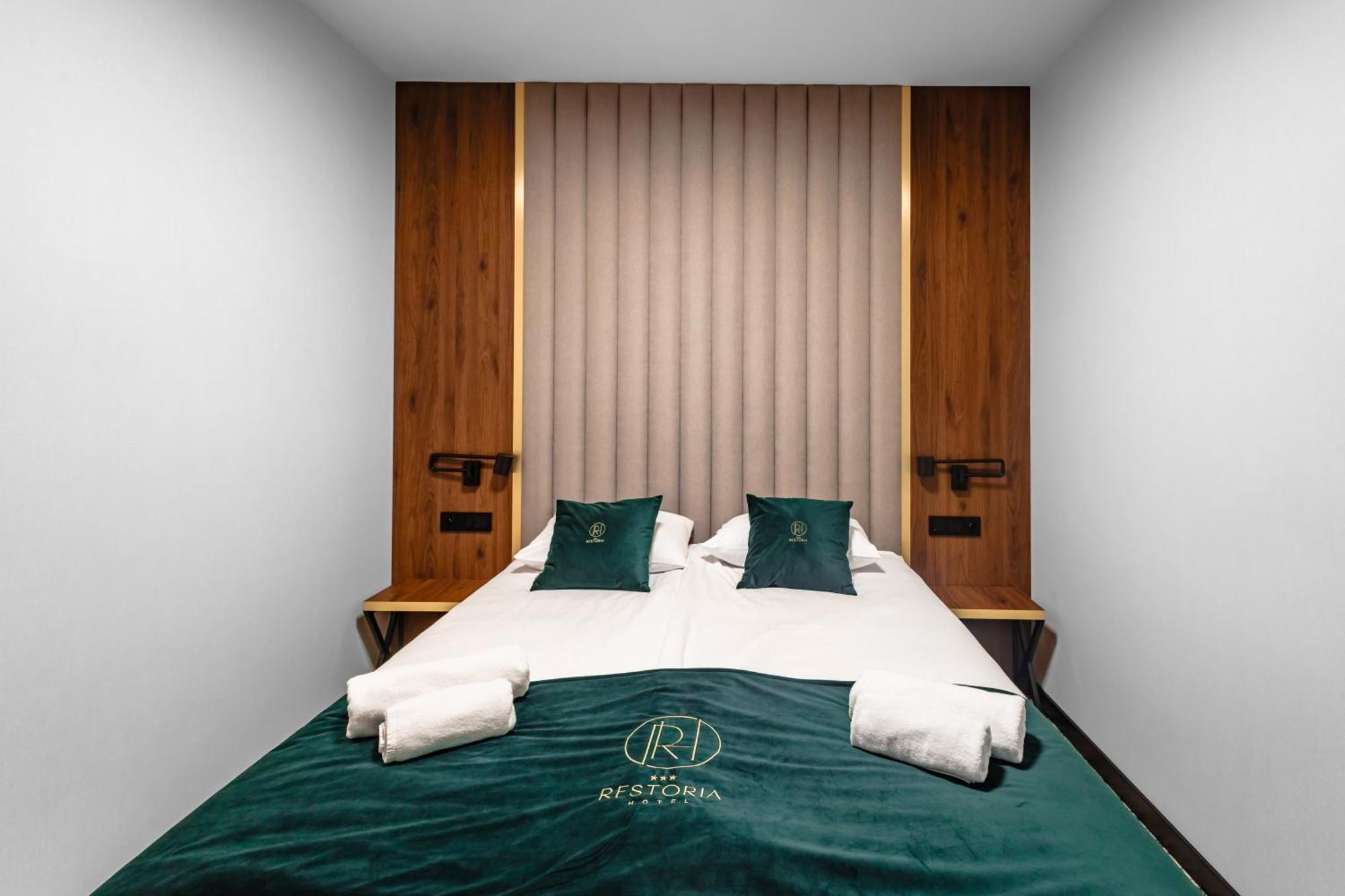 Restoria Hotel*** ราจินโปดลาสกี ภายนอก รูปภาพ