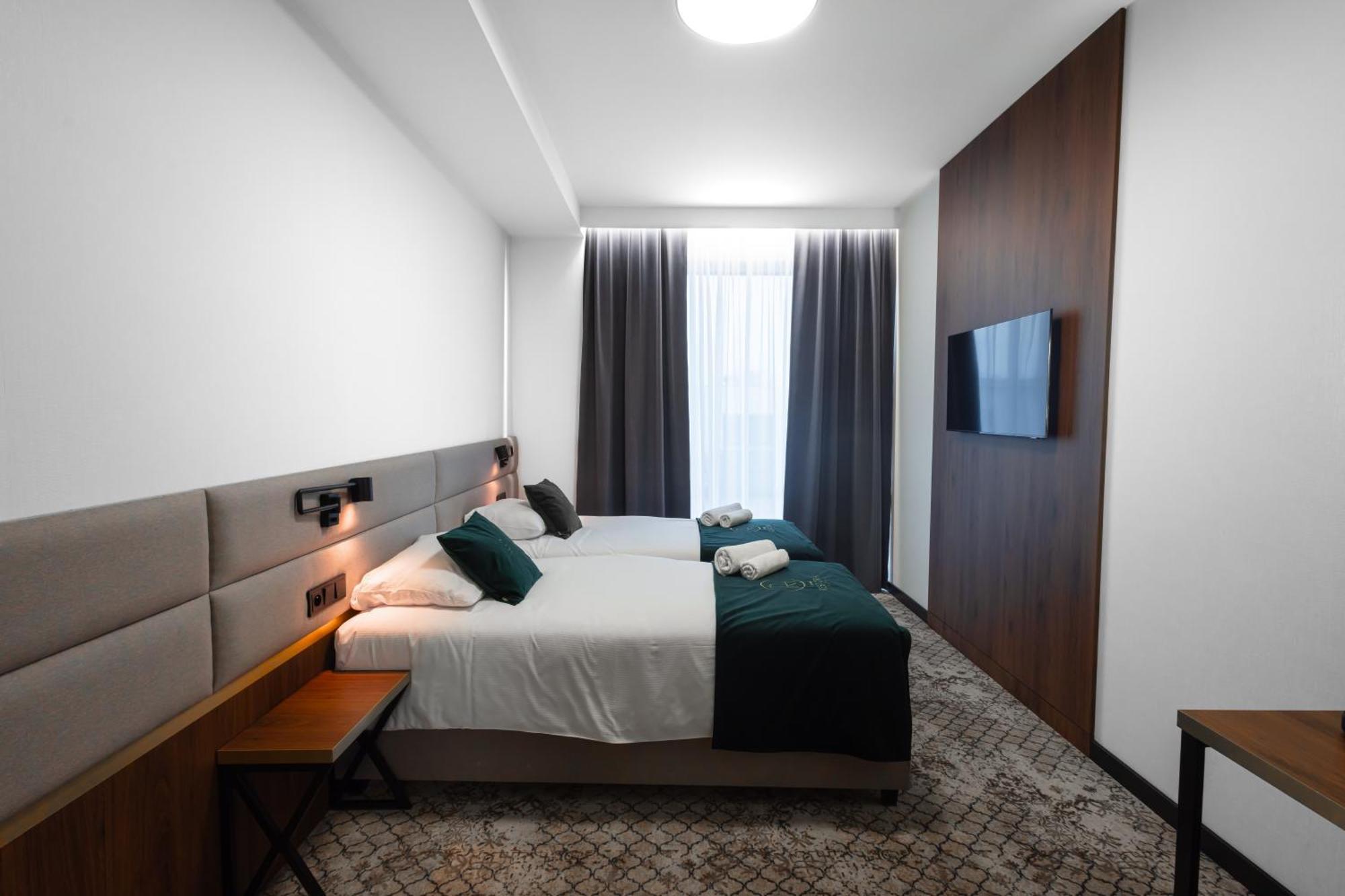 Restoria Hotel*** ราจินโปดลาสกี ภายนอก รูปภาพ