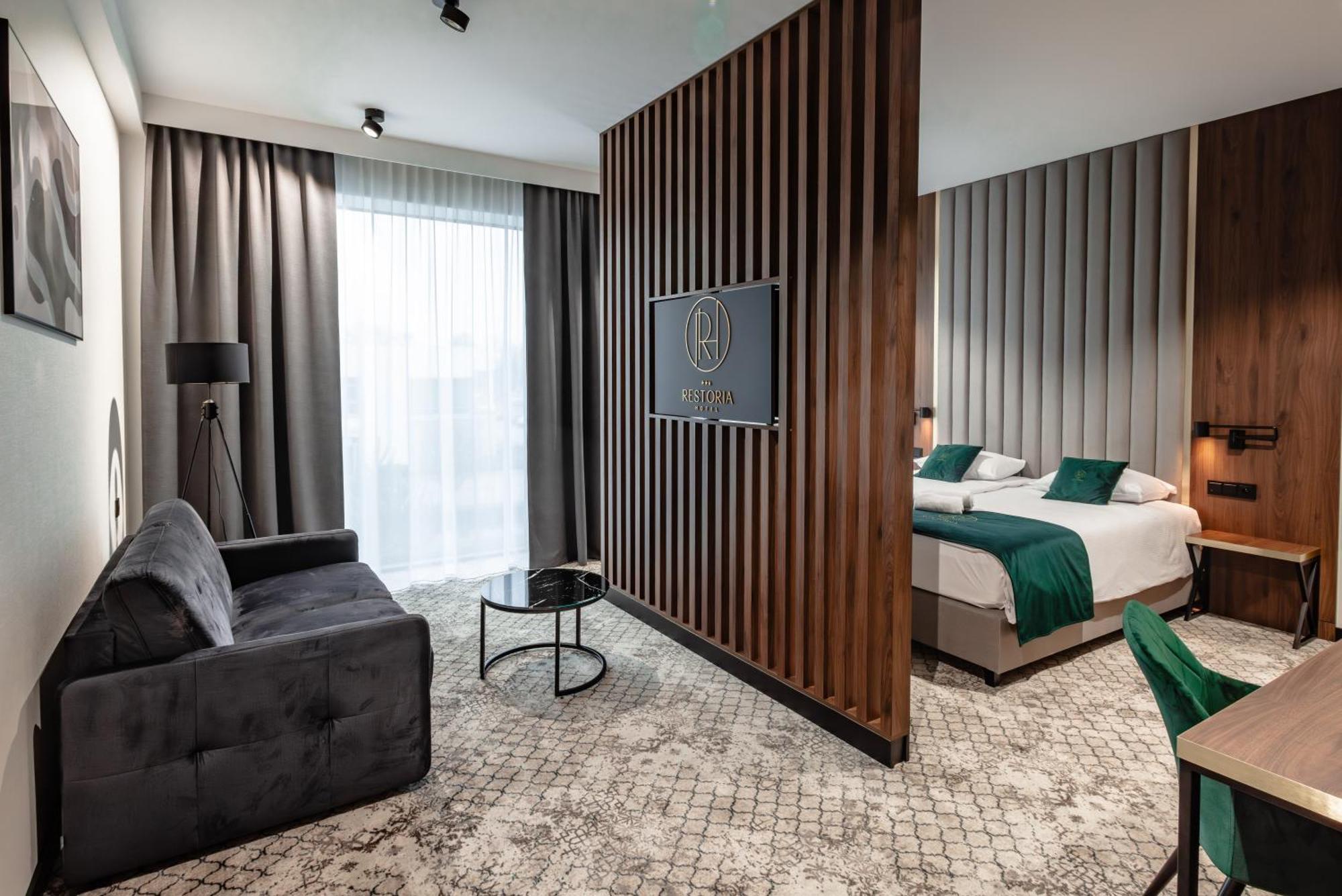 Restoria Hotel*** ราจินโปดลาสกี ภายนอก รูปภาพ