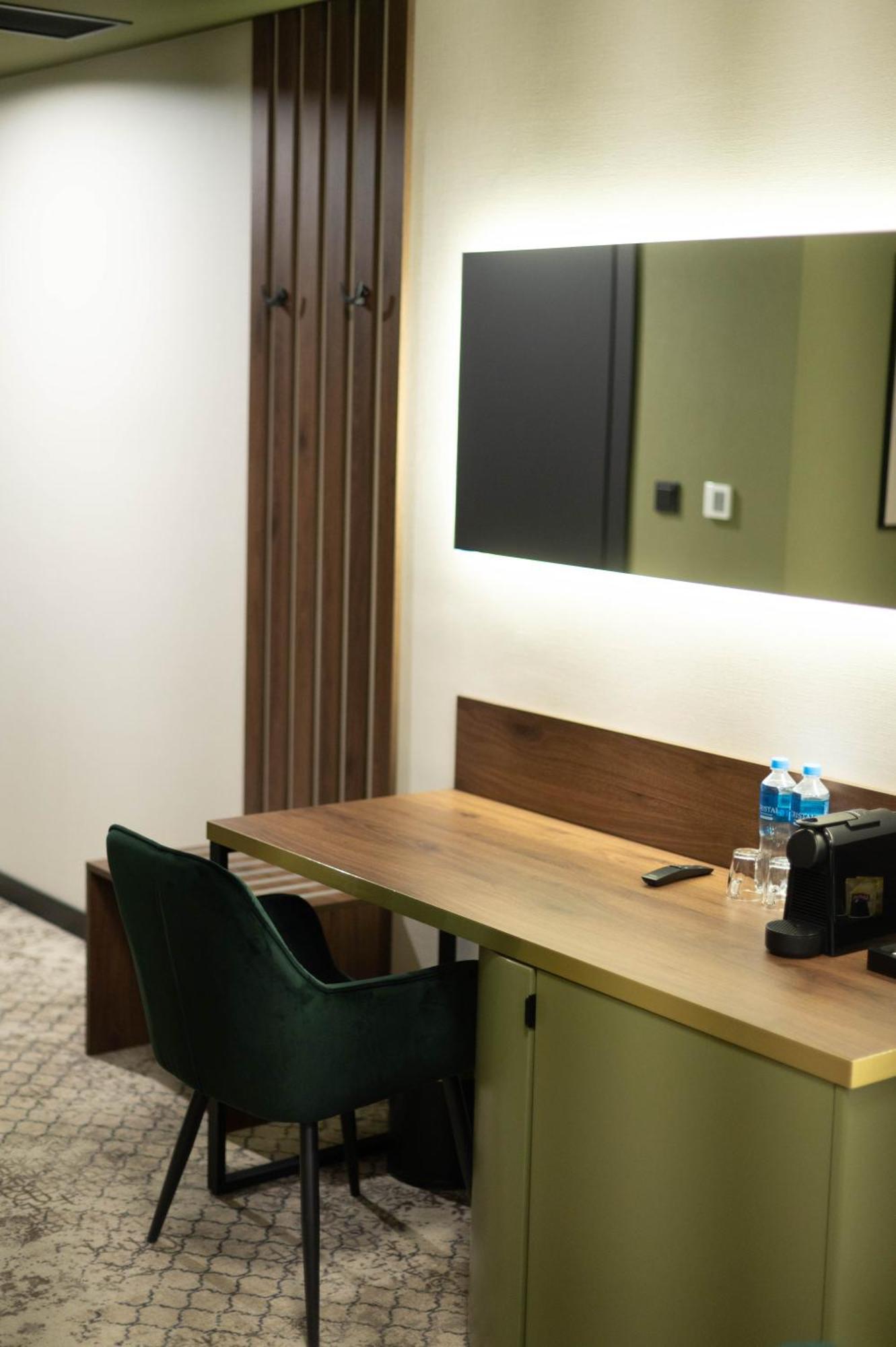 Restoria Hotel*** ราจินโปดลาสกี ภายนอก รูปภาพ
