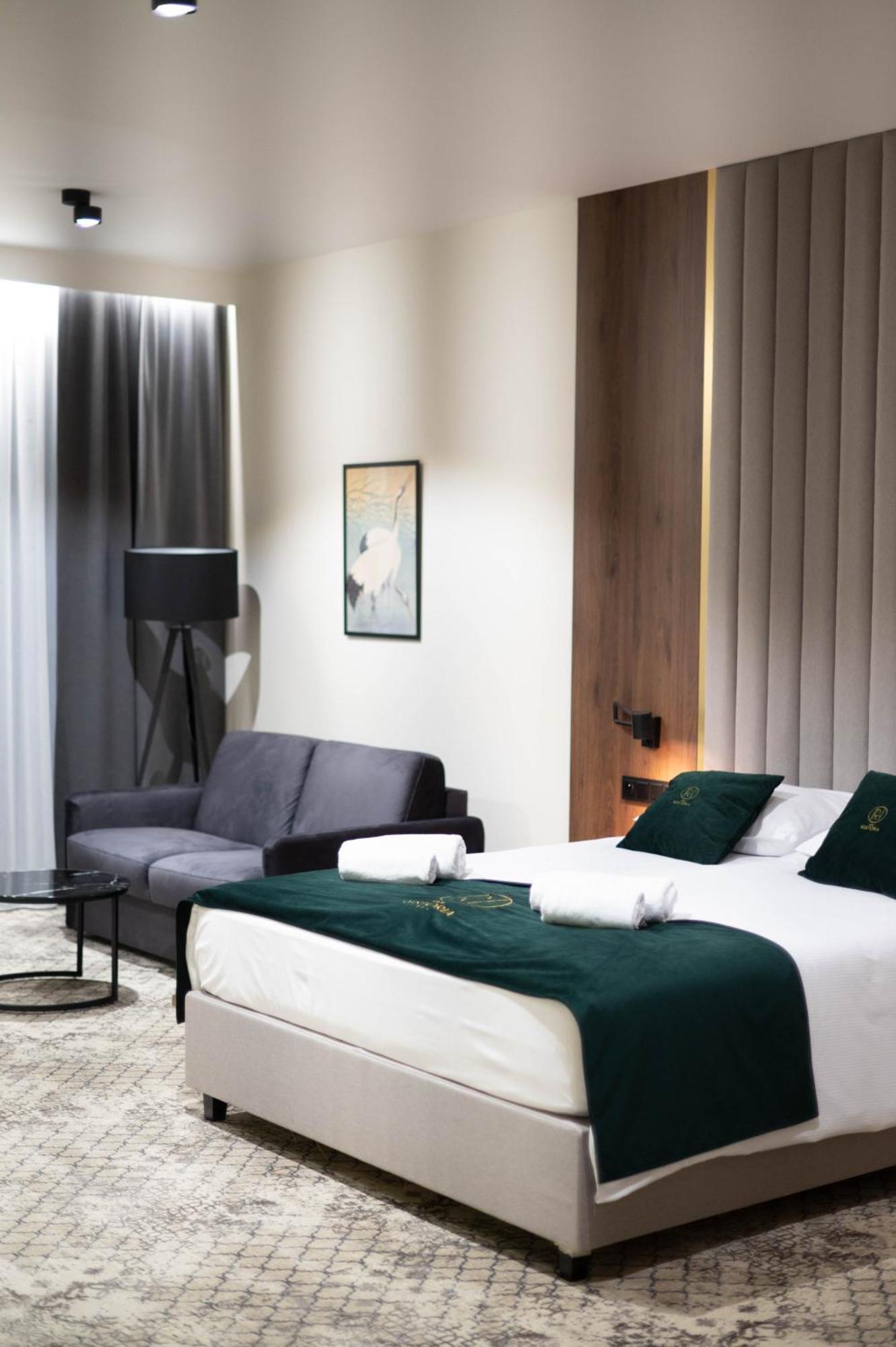 Restoria Hotel*** ราจินโปดลาสกี ภายนอก รูปภาพ
